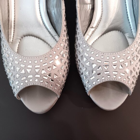 KELLY and KATIE DOREEN Stone Studded Grey Satin Peep Toe Pumps ~ Size 6.5M - Picture 3 of 8